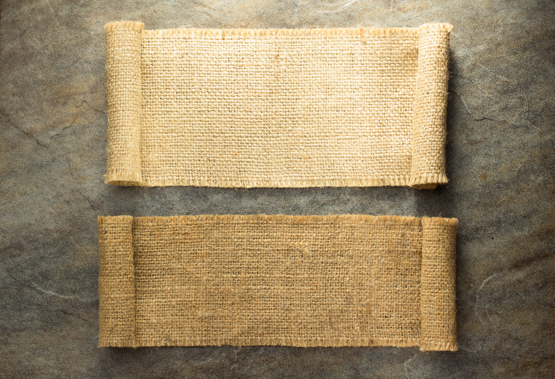 Create A Rustic Table With A Burlap Runner