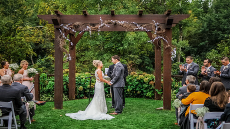 How to Make the Most of an Outdoor Wedding Venue in Minneapolis, MN